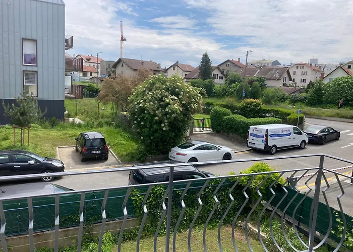 Maison A 2 Pas De Geneve